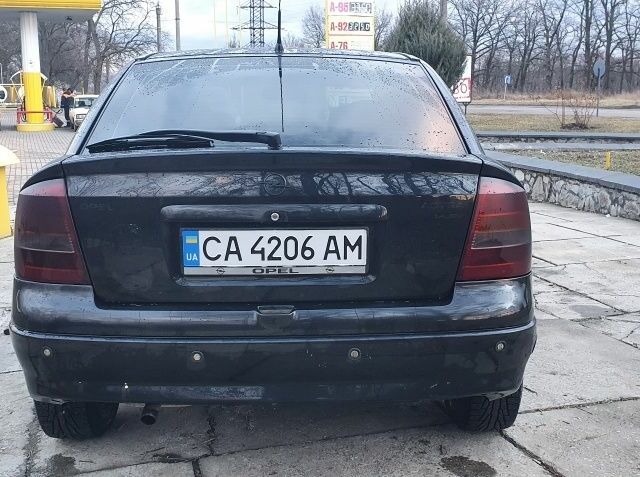 Черный Опель Астра, объемом двигателя 0 л и пробегом 284 тыс. км за 3500 $, фото 1 на Automoto.ua