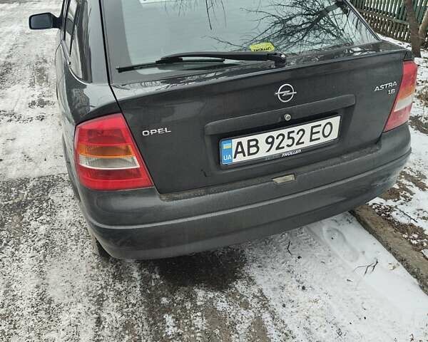Черный Опель Астра, объемом двигателя 1.6 л и пробегом 200 тыс. км за 2700 $, фото 3 на Automoto.ua
