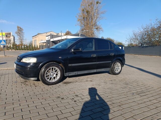 Черный Опель Астра, объемом двигателя 1.6 л и пробегом 250 тыс. км за 4000 $, фото 1 на Automoto.ua