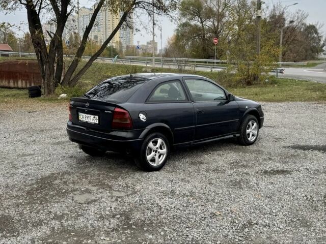 Черный Опель Астра, объемом двигателя 1.6 л и пробегом 258 тыс. км за 1350 $, фото 3 на Automoto.ua