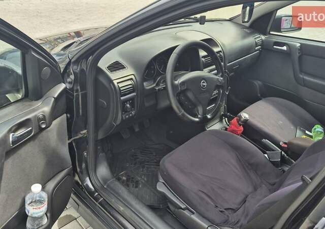 Черный Опель Астра, объемом двигателя 1.7 л и пробегом 296 тыс. км за 3600 $, фото 6 на Automoto.ua