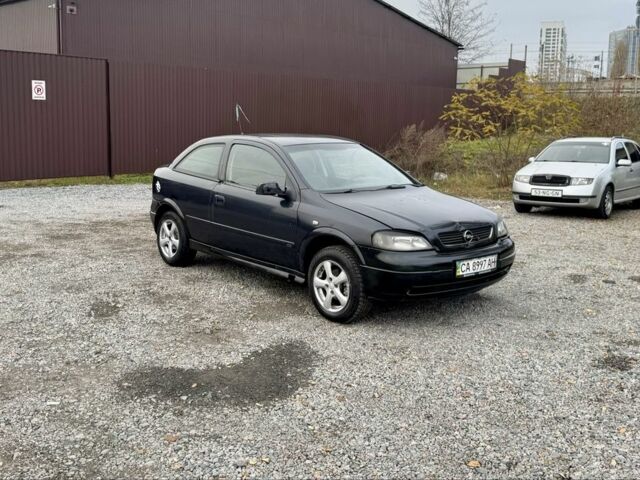 Черный Опель Астра, объемом двигателя 1.6 л и пробегом 258 тыс. км за 1350 $, фото 1 на Automoto.ua