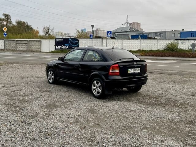 Черный Опель Астра, объемом двигателя 1.6 л и пробегом 258 тыс. км за 1350 $, фото 4 на Automoto.ua