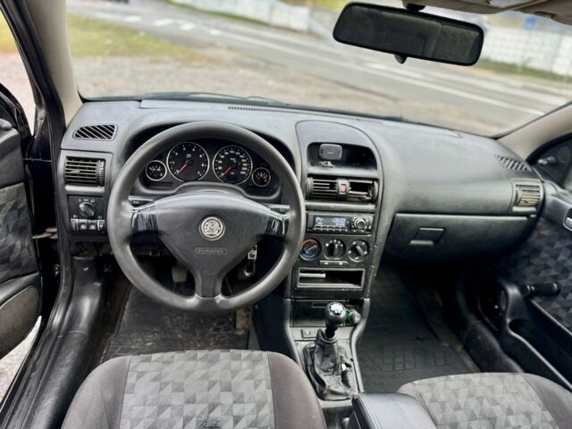 Черный Опель Астра, объемом двигателя 1.6 л и пробегом 258 тыс. км за 1350 $, фото 8 на Automoto.ua