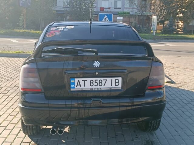 Черный Опель Астра, объемом двигателя 1.6 л и пробегом 250 тыс. км за 4000 $, фото 2 на Automoto.ua