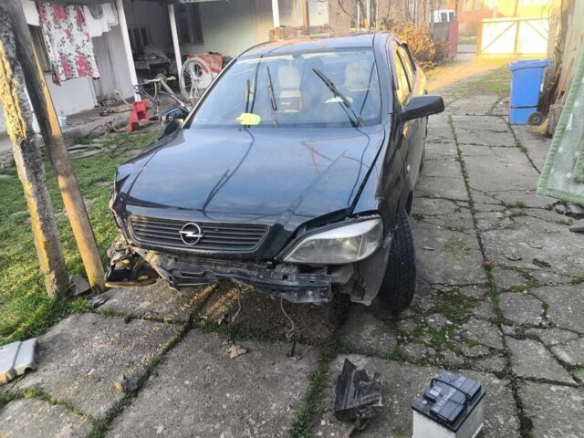 Черный Опель Астра, объемом двигателя 1.4 л и пробегом 200 тыс. км за 800 $, фото 1 на Automoto.ua