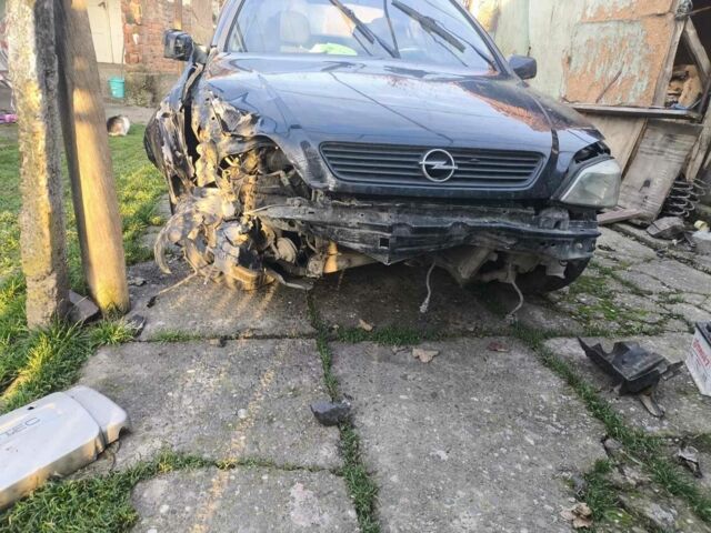 Черный Опель Астра, объемом двигателя 1.4 л и пробегом 200 тыс. км за 800 $, фото 2 на Automoto.ua