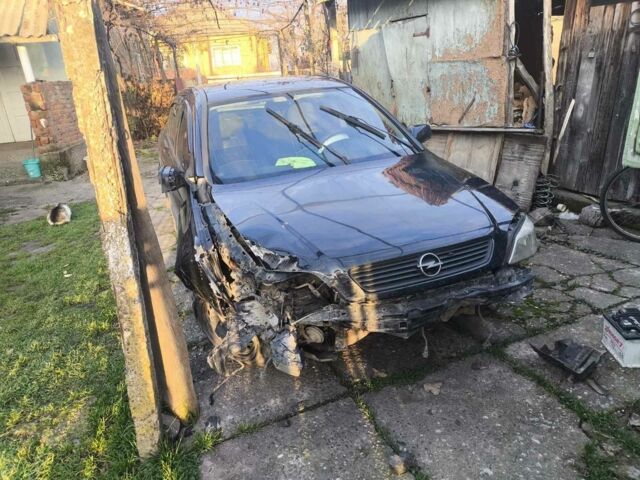 Черный Опель Астра, объемом двигателя 1.4 л и пробегом 200 тыс. км за 800 $, фото 6 на Automoto.ua