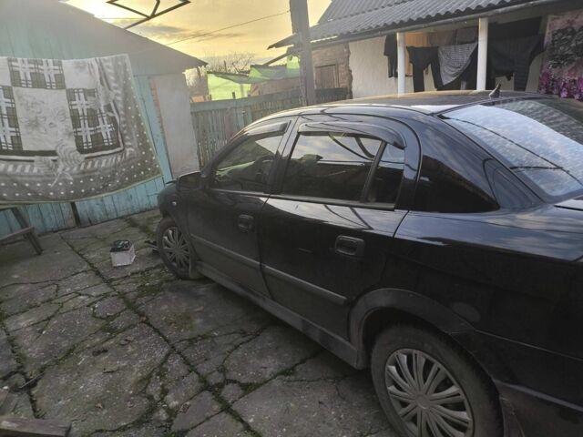 Черный Опель Астра, объемом двигателя 1.4 л и пробегом 200 тыс. км за 800 $, фото 5 на Automoto.ua