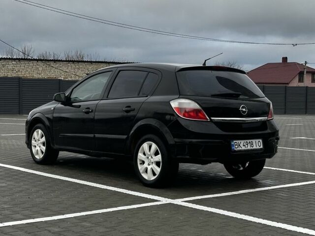 Черный Опель Астра, объемом двигателя 1.6 л и пробегом 273 тыс. км за 3250 $, фото 4 на Automoto.ua