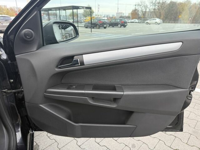 Черный Опель Астра, объемом двигателя 1.6 л и пробегом 265 тыс. км за 2000 $, фото 9 на Automoto.ua