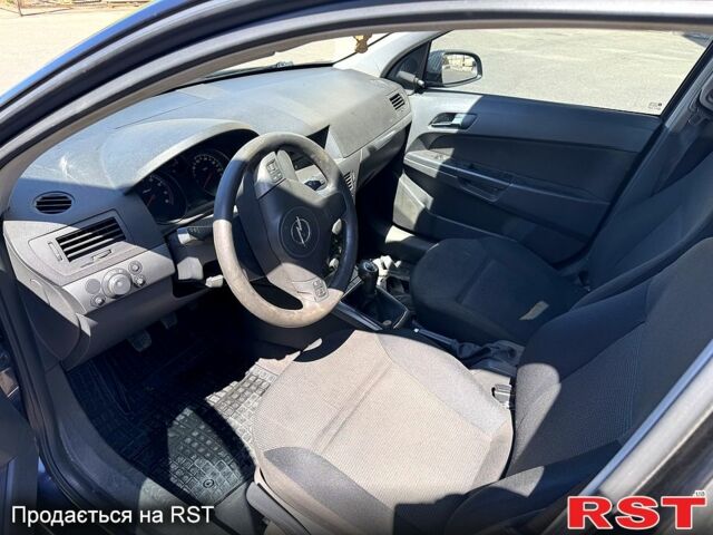 Черный Опель Астра, объемом двигателя 1.6 л и пробегом 300 тыс. км за 3350 $, фото 8 на Automoto.ua