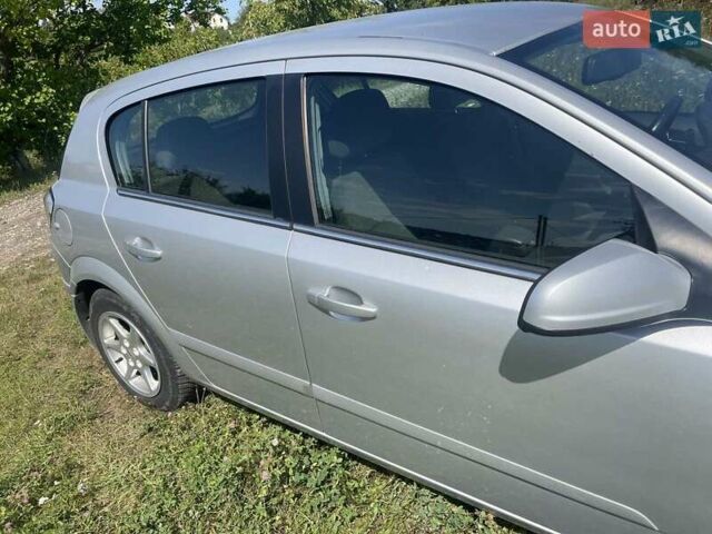 Черный Опель Астра, объемом двигателя 1.8 л и пробегом 167 тыс. км за 6350 $, фото 3 на Automoto.ua
