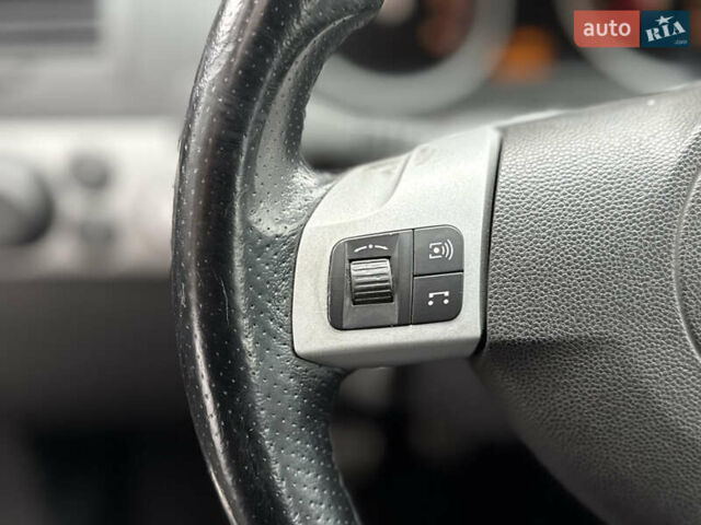 Чорний Опель Астра, об'ємом двигуна 1.6 л та пробігом 194 тис. км за 3800 $, фото 22 на Automoto.ua