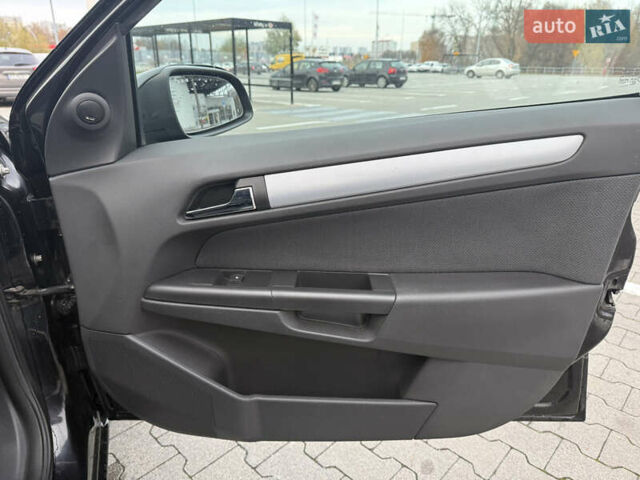 Чорний Опель Астра, об'ємом двигуна 1.6 л та пробігом 265 тис. км за 2000 $, фото 10 на Automoto.ua