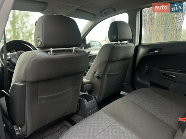 Черный Опель Астра, объемом двигателя 1.4 л и пробегом 212 тыс. км за 5200 $, фото 34 на Automoto.ua
