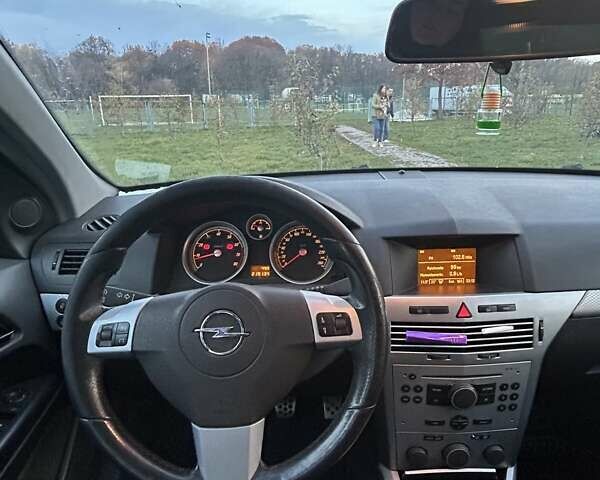 Черный Опель Астра, объемом двигателя 1.8 л и пробегом 219 тыс. км за 3700 $, фото 11 на Automoto.ua