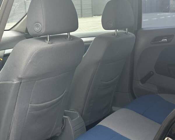 Черный Опель Астра, объемом двигателя 1.6 л и пробегом 273 тыс. км за 3250 $, фото 12 на Automoto.ua