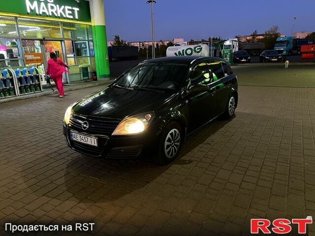 Черный Опель Астра, объемом двигателя 1.6 л и пробегом 214 тыс. км за 3500 $, фото 4 на Automoto.ua