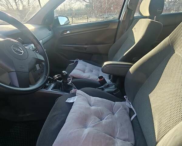 Черный Опель Астра, объемом двигателя 1.6 л и пробегом 271 тыс. км за 4500 $, фото 6 на Automoto.ua