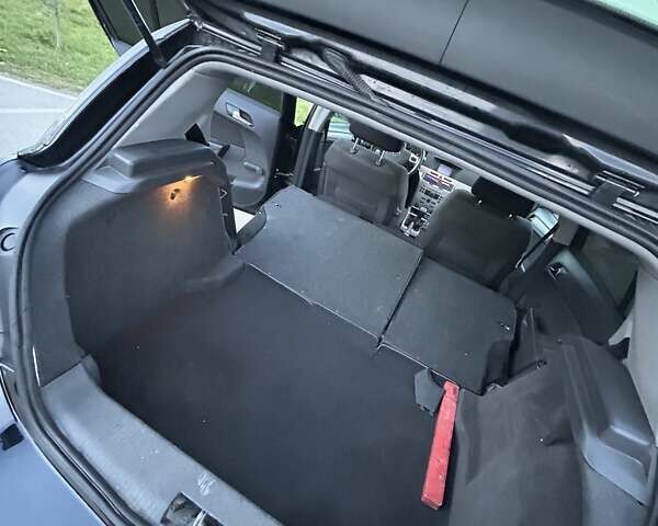 Черный Опель Астра, объемом двигателя 1.8 л и пробегом 219 тыс. км за 3700 $, фото 15 на Automoto.ua