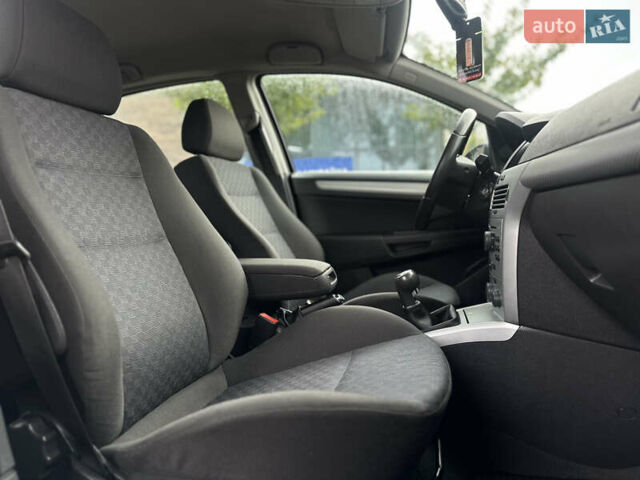 Черный Опель Астра, объемом двигателя 1.4 л и пробегом 212 тыс. км за 5200 $, фото 43 на Automoto.ua