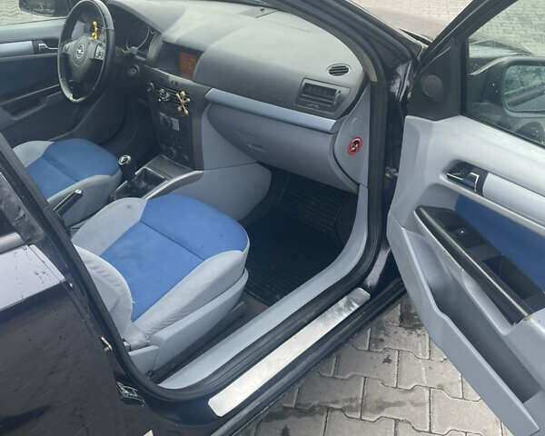 Чорний Опель Астра, об'ємом двигуна 1.6 л та пробігом 273 тис. км за 4000 $, фото 12 на Automoto.ua