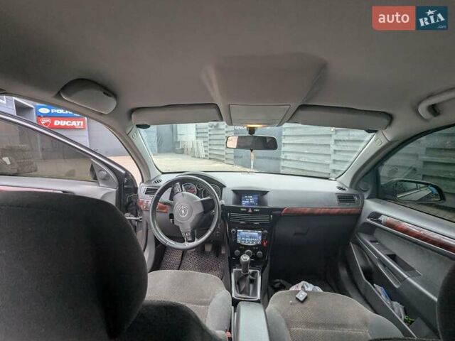 Черный Опель Астра, объемом двигателя 1.6 л и пробегом 236 тыс. км за 5000 $, фото 4 на Automoto.ua