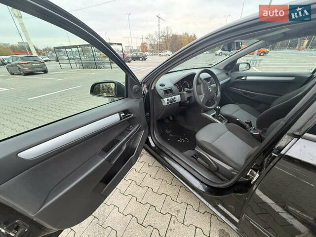 Чорний Опель Астра, об'ємом двигуна 1.6 л та пробігом 265 тис. км за 2000 $, фото 7 на Automoto.ua