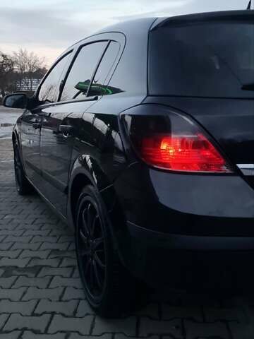 Черный Опель Астра, объемом двигателя 1.4 л и пробегом 300 тыс. км за 3350 $, фото 4 на Automoto.ua