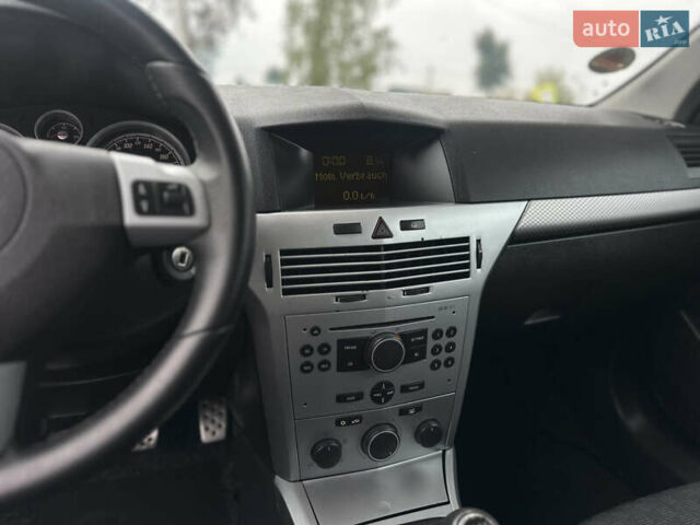 Черный Опель Астра, объемом двигателя 1.4 л и пробегом 212 тыс. км за 5200 $, фото 30 на Automoto.ua