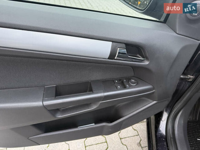 Чорний Опель Астра, об'ємом двигуна 1.6 л та пробігом 265 тис. км за 2000 $, фото 8 на Automoto.ua