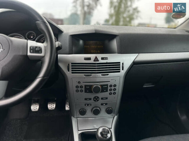 Черный Опель Астра, объемом двигателя 1.4 л и пробегом 212 тыс. км за 5200 $, фото 32 на Automoto.ua