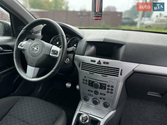 Черный Опель Астра, объемом двигателя 1.4 л и пробегом 212 тыс. км за 5200 $, фото 45 на Automoto.ua