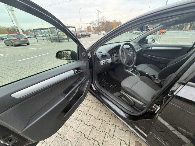 Черный Опель Астра, объемом двигателя 1.6 л и пробегом 265 тыс. км за 2000 $, фото 7 на Automoto.ua