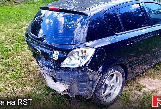 Черный Опель Астра, объемом двигателя 1.6 л и пробегом 310 тыс. км за 2500 $, фото 3 на Automoto.ua