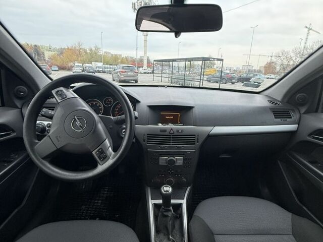 Черный Опель Астра, объемом двигателя 1.6 л и пробегом 265 тыс. км за 2000 $, фото 6 на Automoto.ua