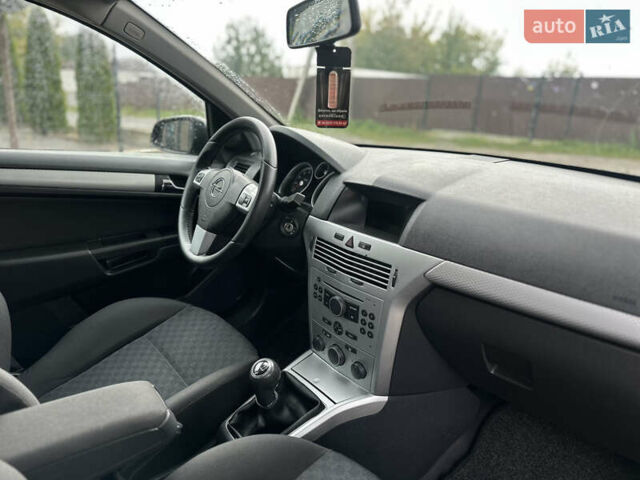 Черный Опель Астра, объемом двигателя 1.4 л и пробегом 212 тыс. км за 5200 $, фото 42 на Automoto.ua