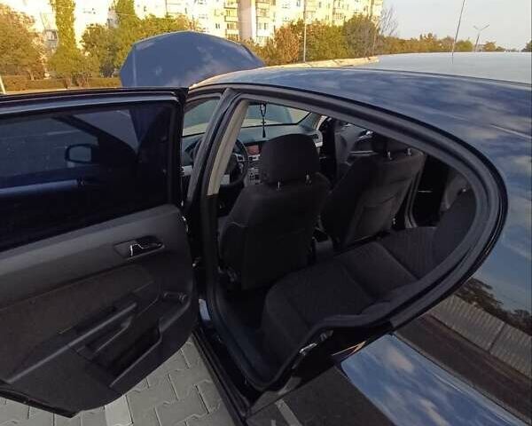 Черный Опель Астра, объемом двигателя 1.6 л и пробегом 199 тыс. км за 5300 $, фото 9 на Automoto.ua