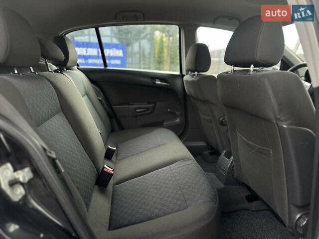 Черный Опель Астра, объемом двигателя 1.4 л и пробегом 212 тыс. км за 5200 $, фото 40 на Automoto.ua