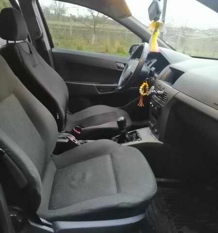 Черный Опель Астра, объемом двигателя 1.4 л и пробегом 340 тыс. км за 3999 $, фото 9 на Automoto.ua