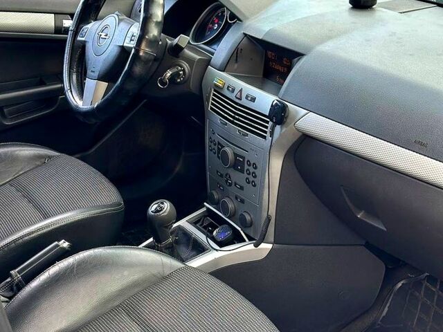 Чорний Опель Астра, об'ємом двигуна 1.8 л та пробігом 0 тис. км за 3400 $, фото 4 на Automoto.ua