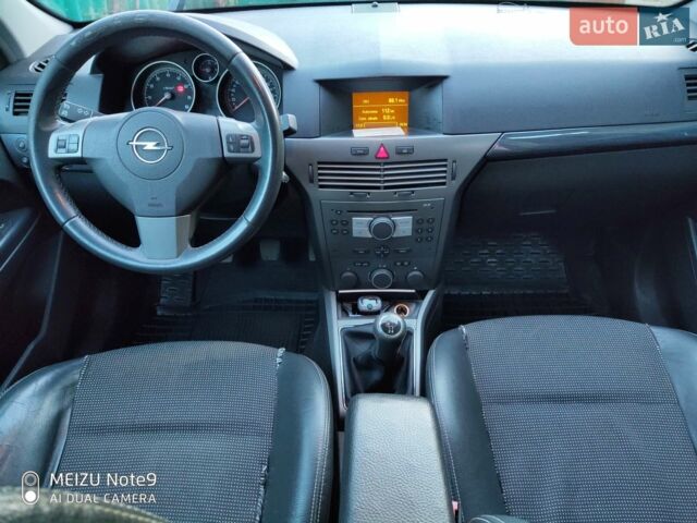 Черный Опель Астра, объемом двигателя 1.6 л и пробегом 180 тыс. км за 5100 $, фото 6 на Automoto.ua