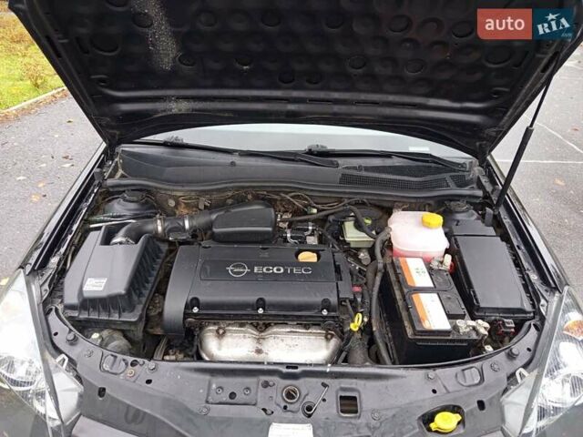 Черный Опель Астра, объемом двигателя 1.6 л и пробегом 301 тыс. км за 4000 $, фото 5 на Automoto.ua