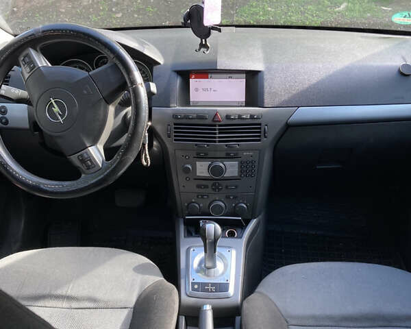 Черный Опель Астра, объемом двигателя 1.6 л и пробегом 316 тыс. км за 3999 $, фото 3 на Automoto.ua