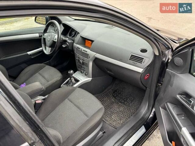 Черный Опель Астра, объемом двигателя 1.8 л и пробегом 184 тыс. км за 4800 $, фото 12 на Automoto.ua