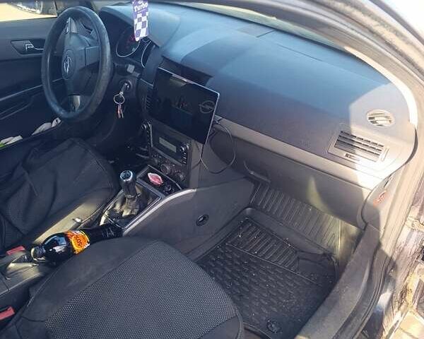 Черный Опель Астра, объемом двигателя 1.4 л и пробегом 250 тыс. км за 4000 $, фото 6 на Automoto.ua