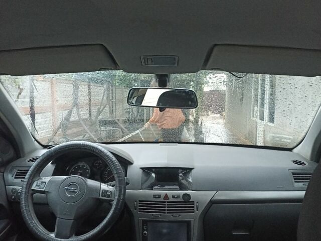 Черный Опель Астра, объемом двигателя 1.6 л и пробегом 300 тыс. км за 3200 $, фото 5 на Automoto.ua