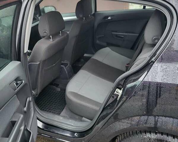 Черный Опель Астра, объемом двигателя 1.8 л и пробегом 227 тыс. км за 4700 $, фото 8 на Automoto.ua