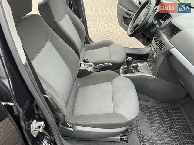 Черный Опель Астра, объемом двигателя 1.8 л и пробегом 227 тыс. км за 4900 $, фото 15 на Automoto.ua